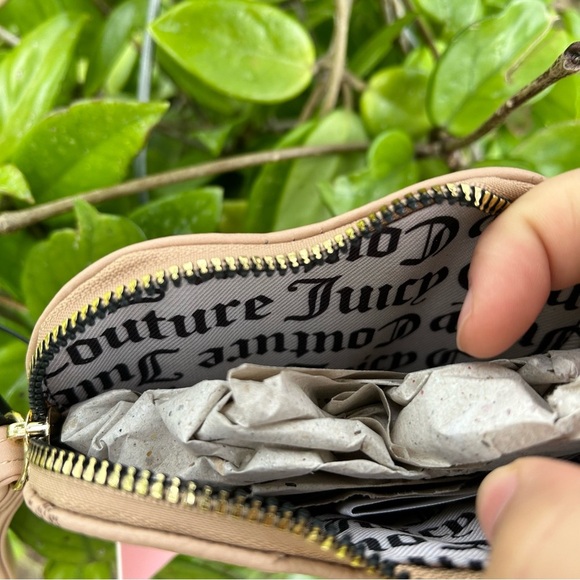 Nude Juicy Couture Heart Shaped Wristlet - Picture 3 of 3